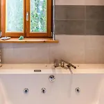 2 Bedroom Amazing Home In Luebeck Casa vacanze *