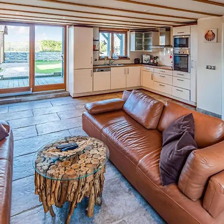Cozy In With House Sea View 뤼베크